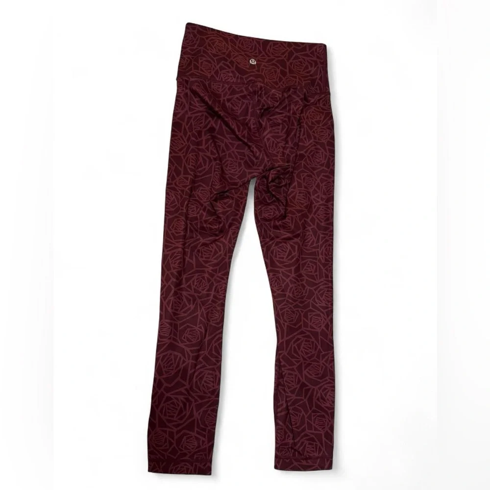🌸 Lululemon Posey Rose Leggings - Size 4 🌸 24” inseam. Style WSAJ2S